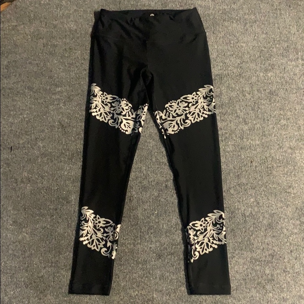 NWOT 90 degree by reflex black and silver leggings